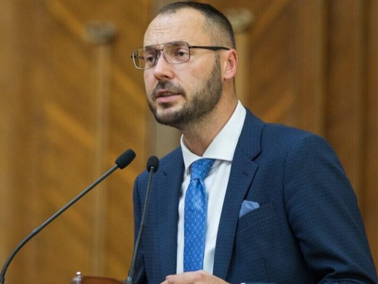 Литвиненко в ответ на вотум недоверия социалистов: «Воров не спасёт даже бегство из страны»