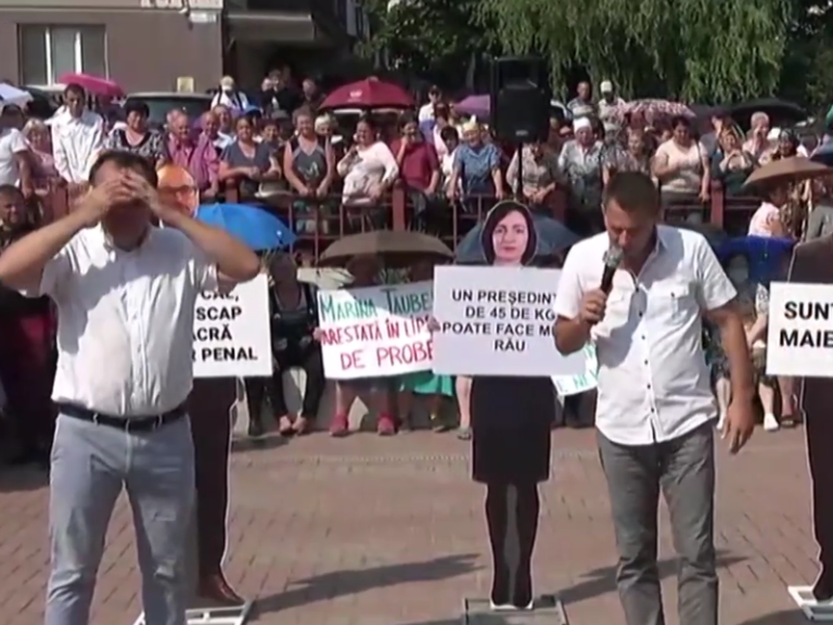 Сотни сторонников Таубер протестуют у суда в Кишинёве