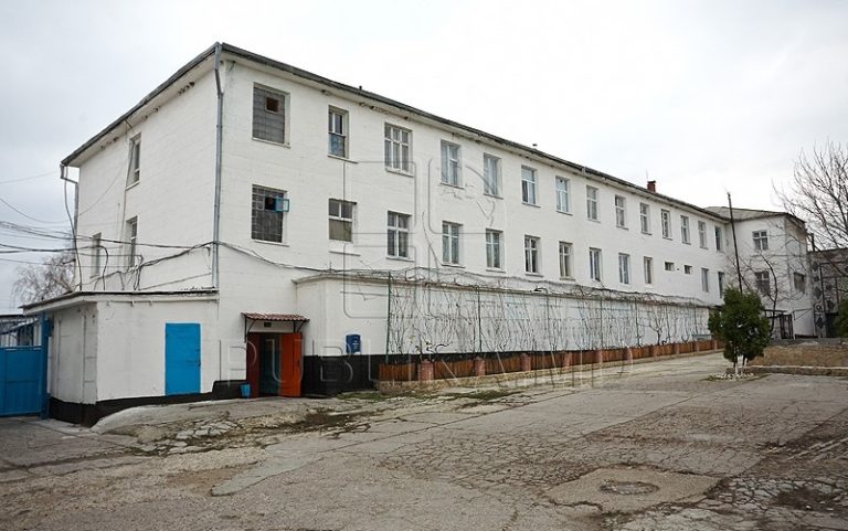 Бывший начальник тюрьмы в Кишинёве не задекларировал дом, две машины и доход жены