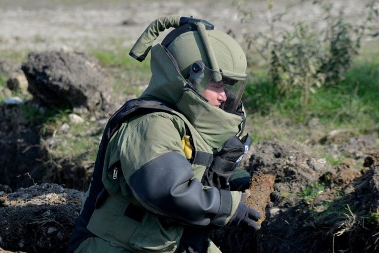 Министр обороны: молдавских саперов могут отправить на разминирование в Украину