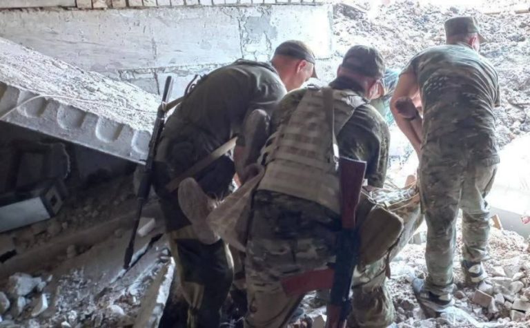 (Фото) СМИ: украинские военные ударили по базе российской ЧВК Вагнера в Попасной