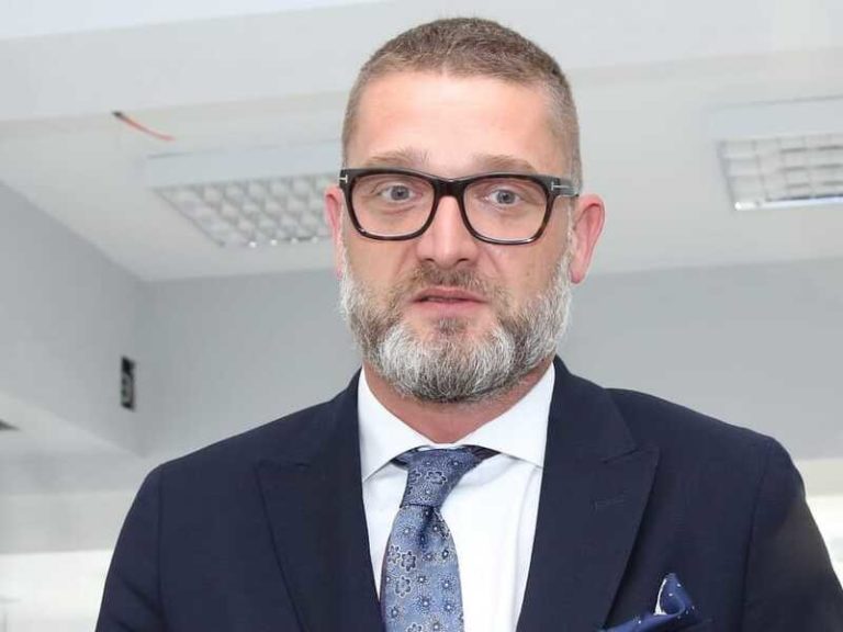 (ФОТО) Посол Румынии посетил румынский лицей в Комрате и рассказал о его модернизации
