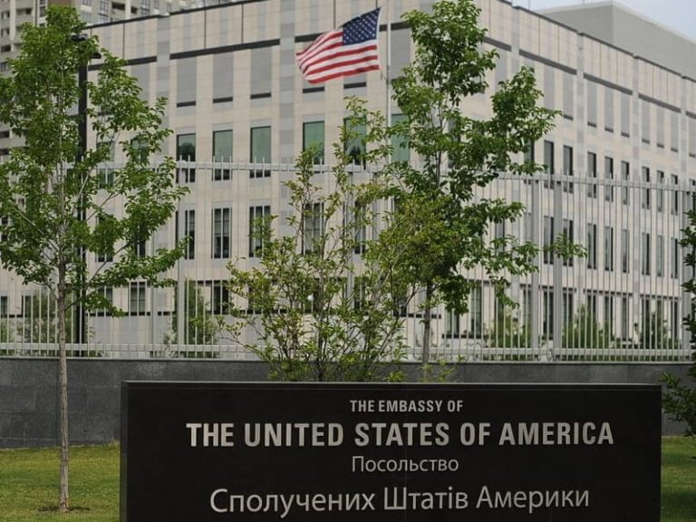 Посольство США призвало своих граждан выехать из Украины