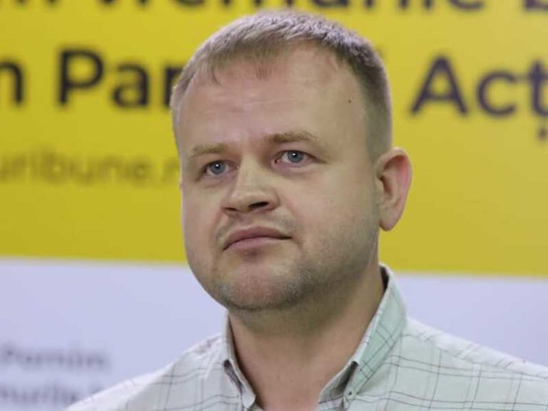 Роман Рошка сдал мандат мунсоветника от PAS в Кишинёве