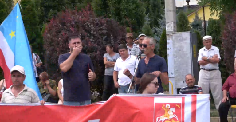«Влах — переходник между Гагаузией и Кишиневом»: на митинге в Комрате критиковали гагаузских депутатов и Башкана 