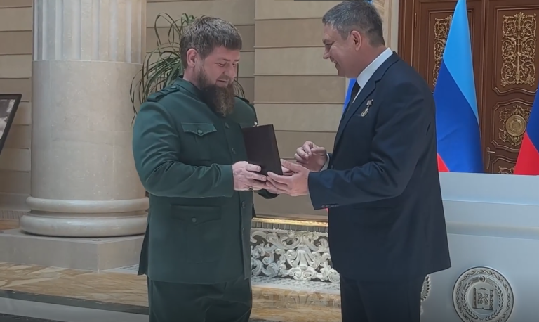 Рамзан Кадыров получил награду «Герой ЛНР»