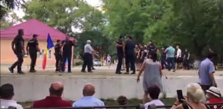 Митинг в Вулканештах объявили сорванным. Дело чуть не дошло до драки