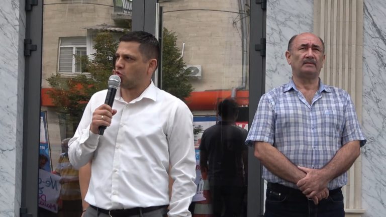 Коммунисты и партия «Шор» митинговали перед НАРЭ против повышения тарифов на воду