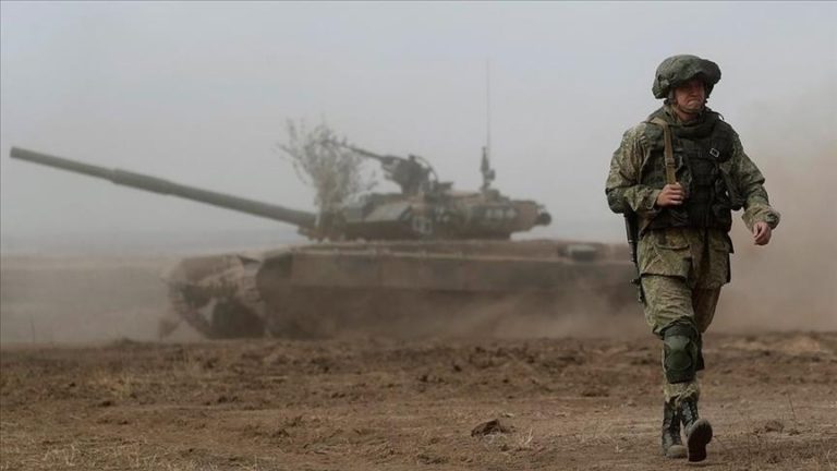 На юге Украины 25 тысяч российских военных. Киев считает, это попытка окружить Николаев