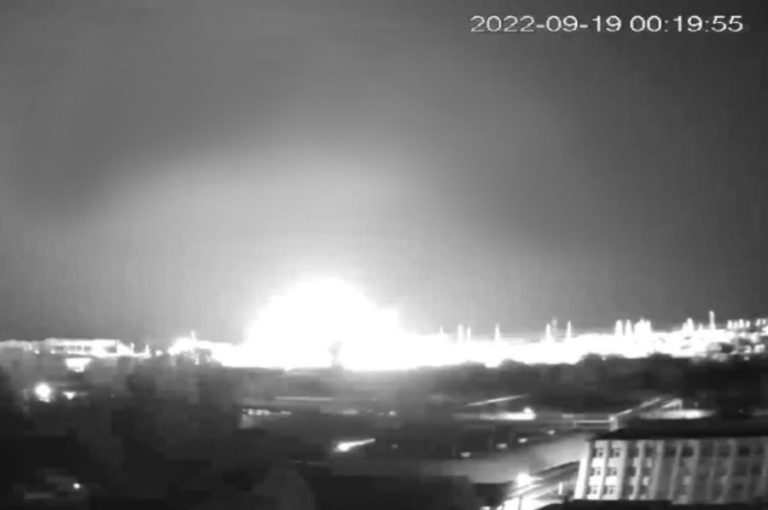 (Фото) Ракета в 300 метрах от реакторов: армия России обстреляла Южноукраинскую АЭС