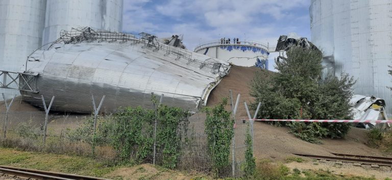 В порту Джурджулешты рухнули два элеватора с макухой