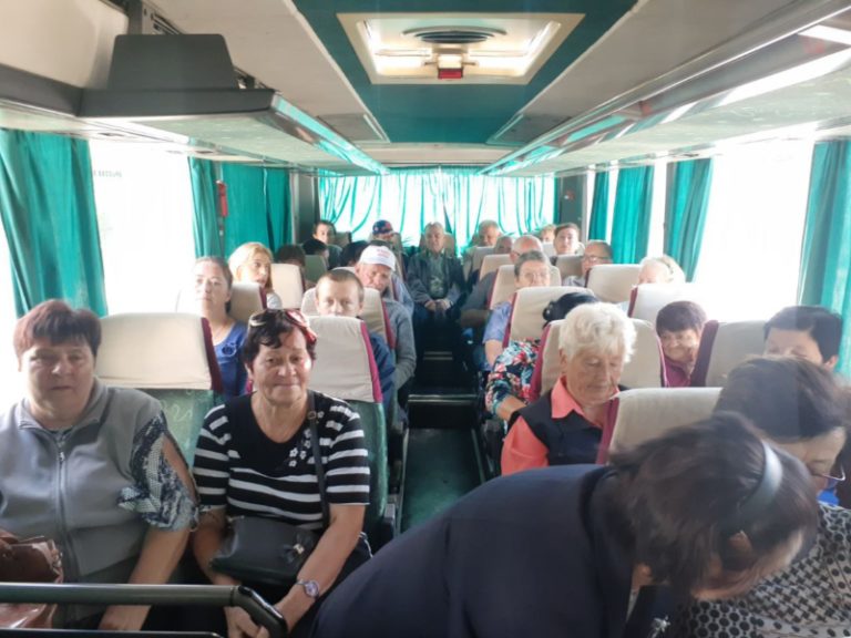 Десятки автобусов и маршруток: партия «Шор» свезла людей на протест из районов