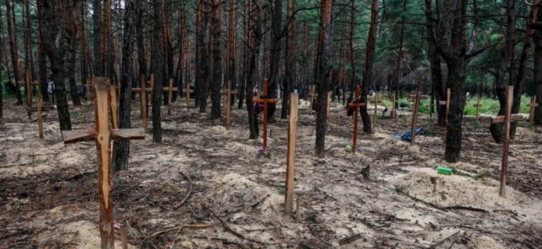 Кремль про массовые захоронения в Изюме: «Это вранье»