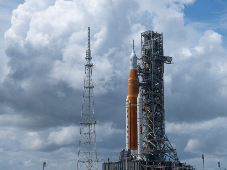 NASA отложило запуск «Артемиды» до октября из-за утечки топлива