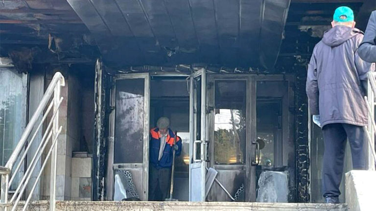 В Нижнем Новгороде подожгли военкомат, в Тольятти — администрацию
