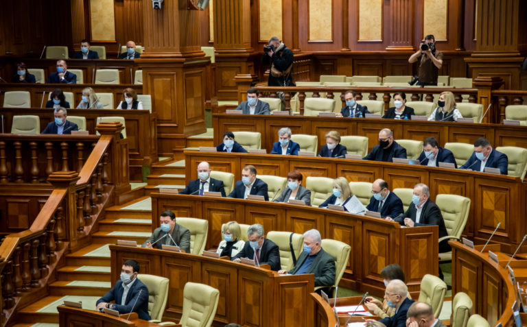 В парламенте снова обсуждали румынский язык, депутат-социалист: «Это наименьшая проблема в стране»