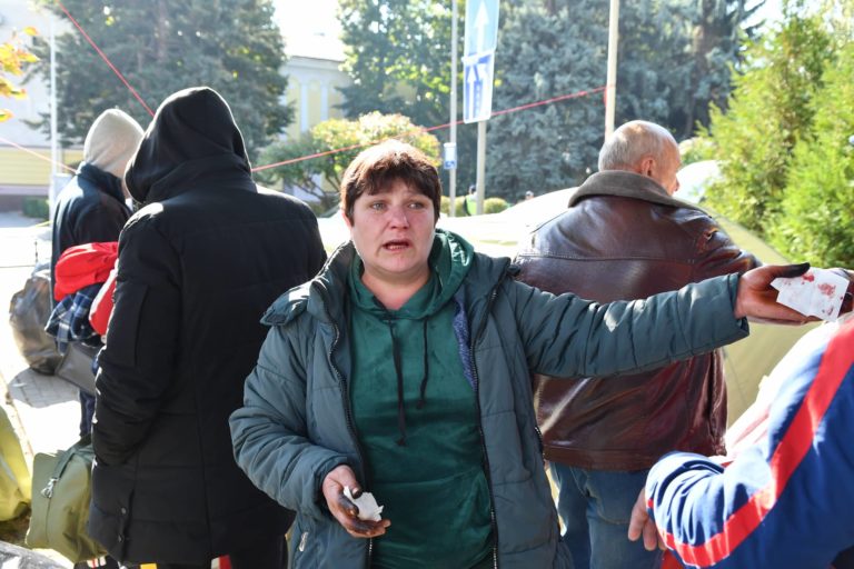 Драка «шоровцев» за палатку: женщина вернулась на протест, а место занято