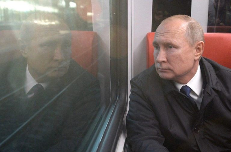 Вслед за питерскими депутатами московские потребовали отставки Путина