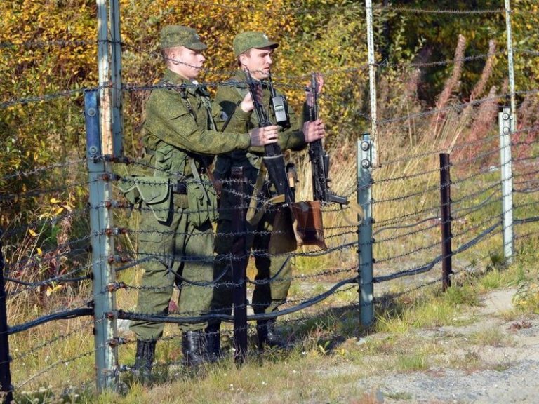 «Медуза»: мужчинам мобилизационного возраста после «референдумов» запретят выезжать из РФ