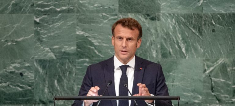Во Франции в Европарламент выбрали ультраправых — Макрон распускает парламент