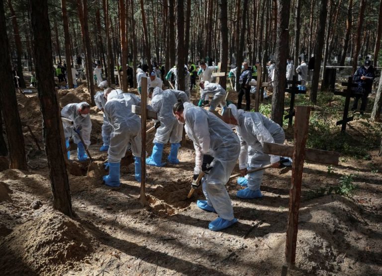 Зеленский: под Изюмом обнаружены ещё два массовых захоронения