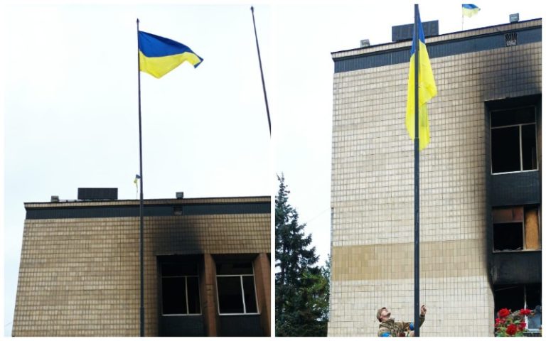 В освобожденный Изюм приехал президент Зеленский, там подняли украинский флаг