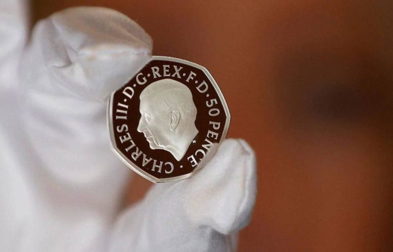 В Британии выпустили первые монеты с портретом короля Карла III