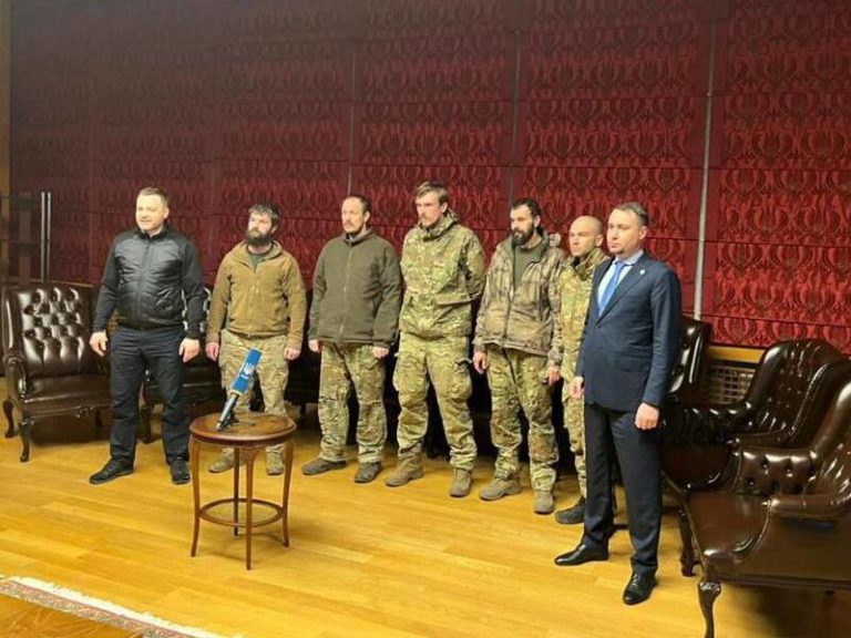 Украина обменяла кума Путина Медведчука на 215 пленных, включая командиров «Азова»