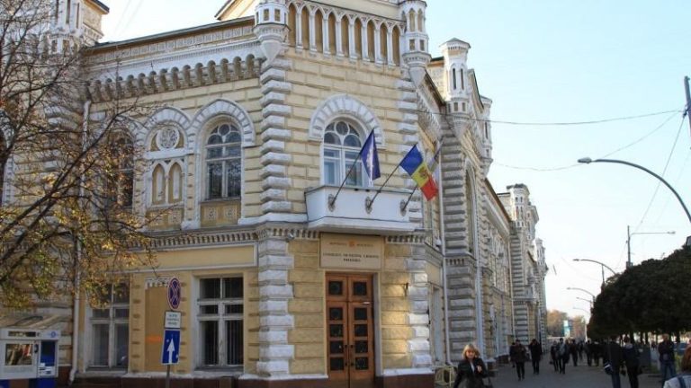 Эпопея с принятием бюджета Кишинева завершена — советники с примаром поссорились, а потом договорились