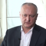 Схватил журналистку за руку и назвал «деткой» — от Игоря Додона требуют публичных извинений за унизительные реплики
