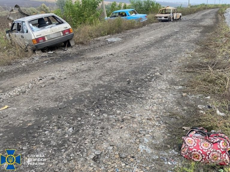 (ФОТО) В Харьковской области нашли расстрелянную колонну авто: погибли 20 мирных жителей