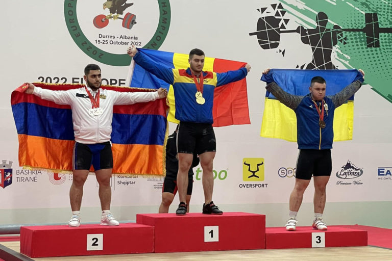 Молдавский штангист Тудор Брату выиграл три золотых медали на чемпионате Европы