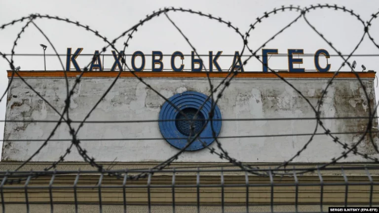Зеленский: российская армия заминировала дамбу и агрегаты Каховской ГЭС