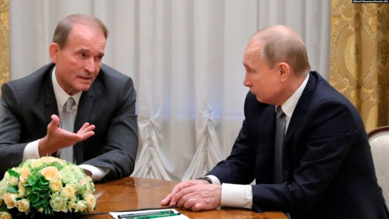 ФСБ возражала против обмена «азовцев» на Медведчука, но Путин настоял