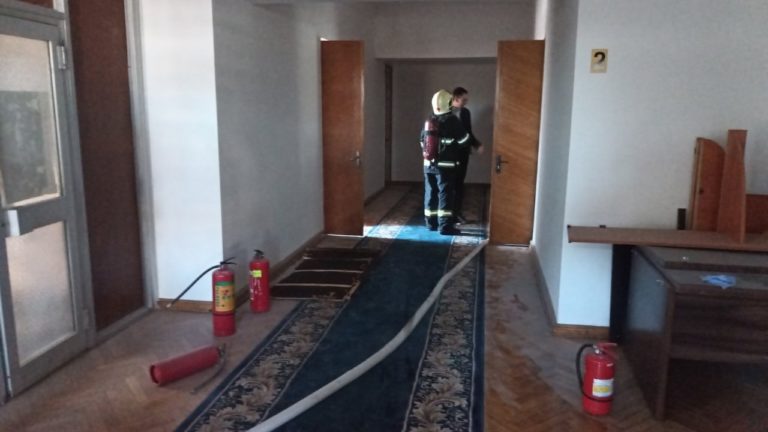 (ФОТО) В одном из офисов в здании правительства в Кишинёве случился пожар