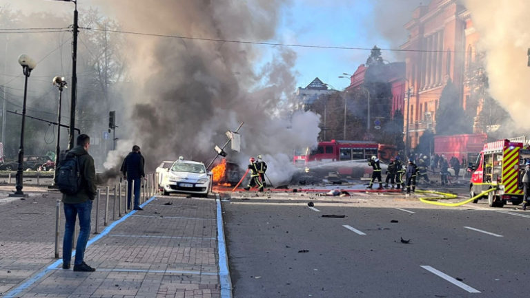 Одна из ракет в Киеве упала рядом с посольством Румынии