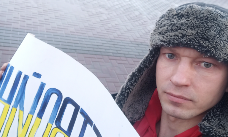 Молдова отказала в убежище россиянину, который написал «Путин — убийца» на воротах посольства РФ в Кишиневе 