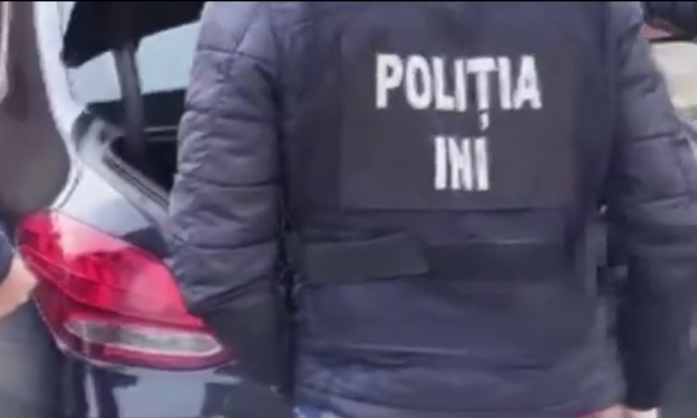 (ВИДЕО) Полиция поймала банду автограбителей — они отключали сигнализацию при помощи спецсканеров
