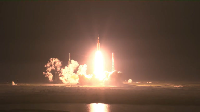 NASA запустило к Луне космический корабль «Орион»