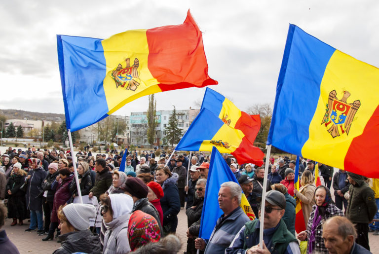 (ФОТО) Очередной воскресный протест и очередные задержания нарушителей в центре Кишинёва