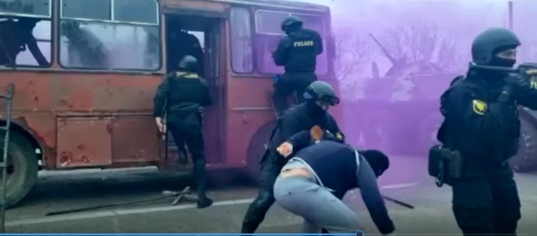 (ВИДЕО) Штурм и освобождение заложников — как прошли учения Fulger и полиции в Бельцах