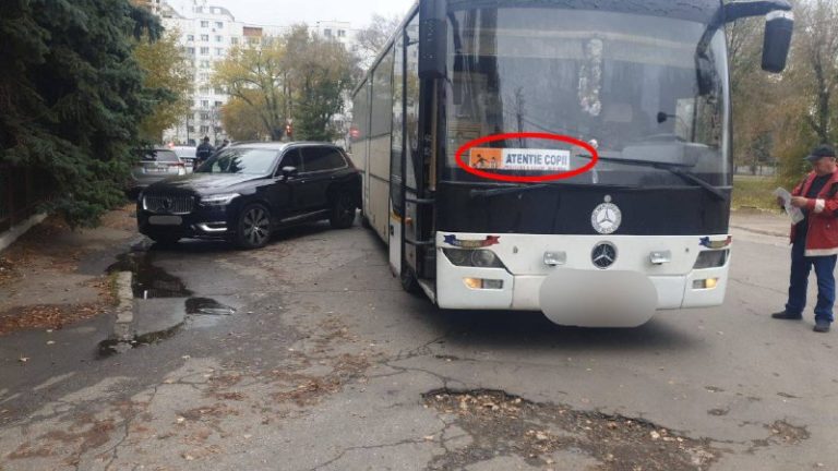 Автобус, перевозивший людей на митинг, попал в ДТП в Кишиневе