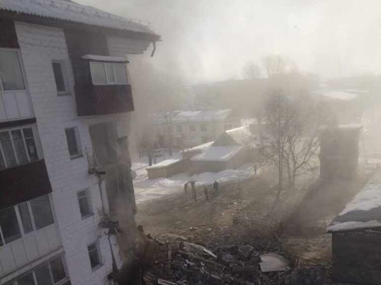 На Сахалине в пятиэтажном доме взорвался газ — погибли девять человек