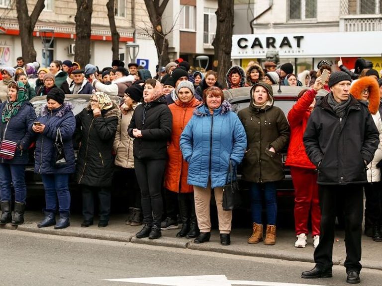 Полиция: на протест в понедельник пришло 3800 человек, найден ряд нарушений