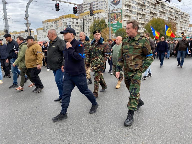 На «шоровских» протестах кураторами с «голубыми ленточками» выступали бывшие спецназовцы. Что о них известно?
