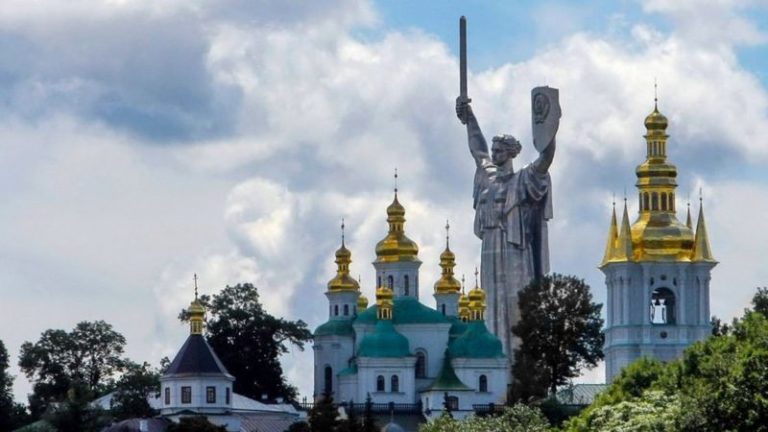(ФОТО) Что происходит с главным православным монастырём в Киеве — анализ Би-би-си
