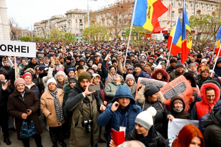 «Они политические миньоны». Штефан Глигор в студии Nokta о протестующих Шора и о том, почему социалисты не примыкают к протестам