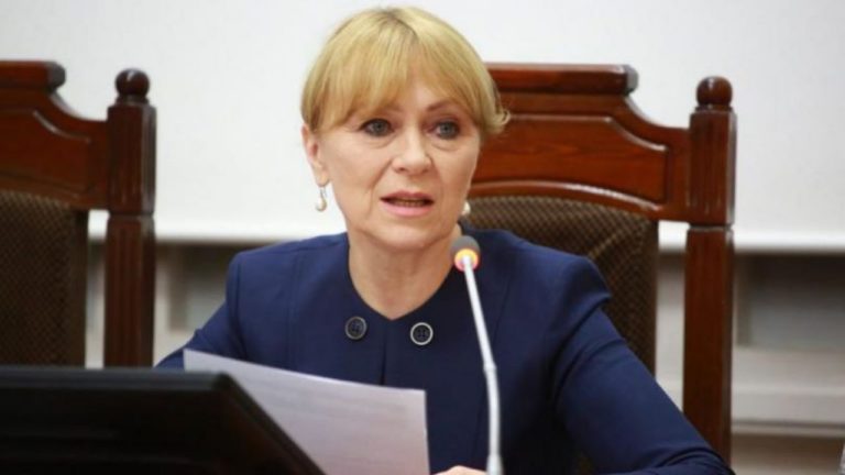 Немеренко предложила нарушителям на дорогах попробовать «смывать кровь с носилок и выносить ампутированные ноги и руки»