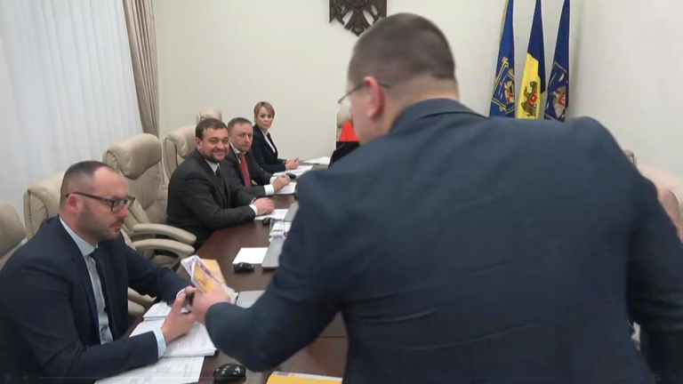(ВИДЕО) Григорчук передал министру юстиции Литвиненко «пачку евро от гражданина Плахотнюка»