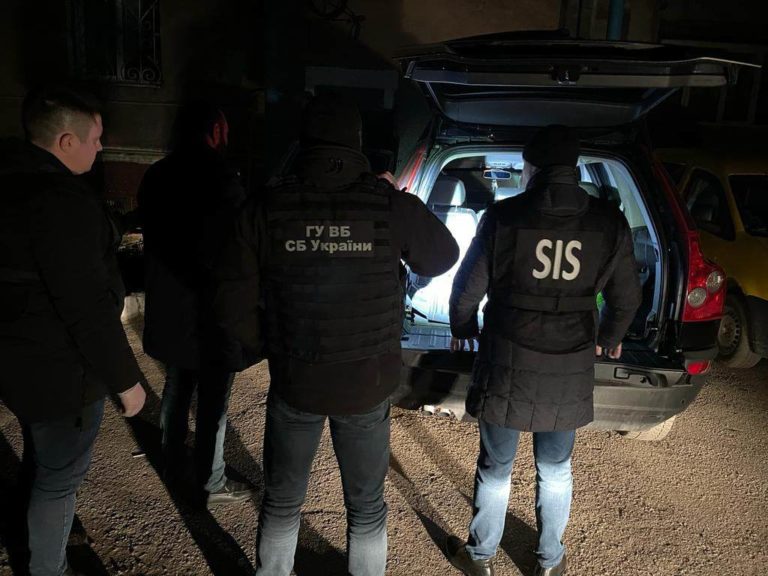 (ВИДЕО) Получали 4500 долларов с каждого украинца за незаконное пересечение границы Молдовы — троих жителей Атак задержали